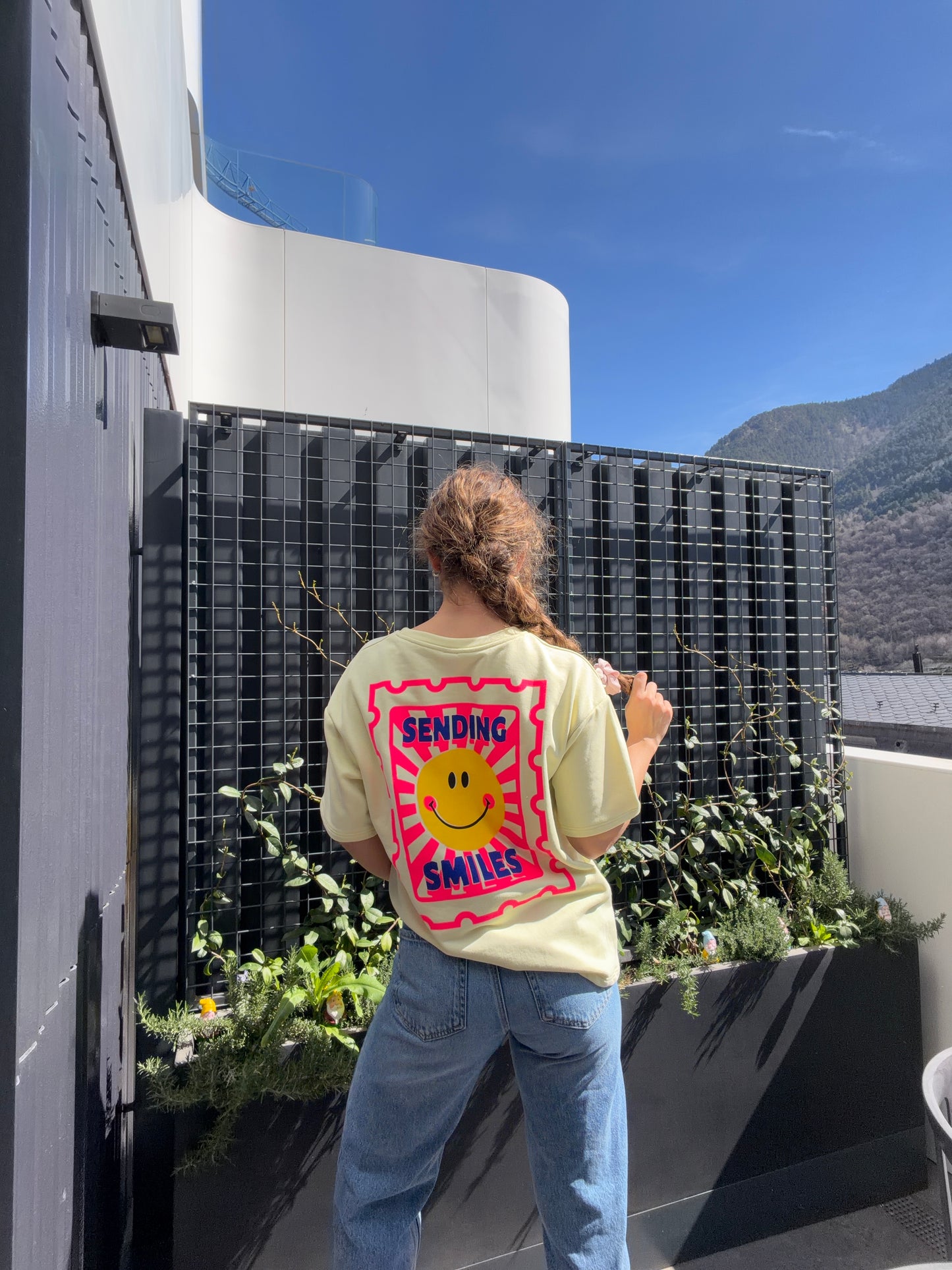 Camiseta Sending Smiles (amarillo)