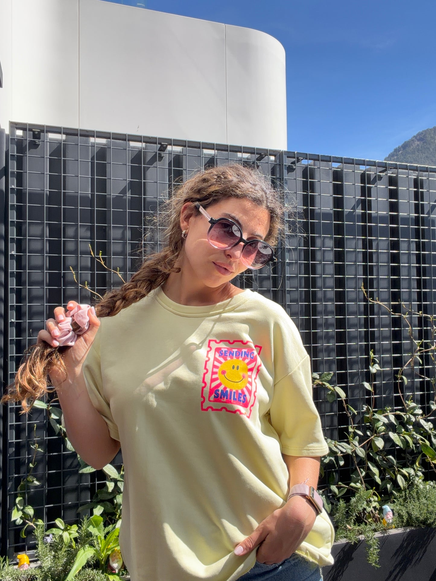 Camiseta Sending Smiles (amarillo)