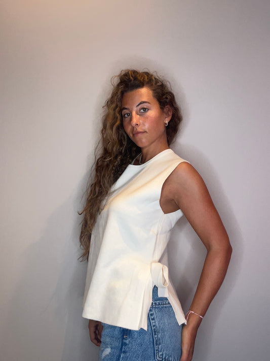 Basic Sleeveless Blouse (blanco)