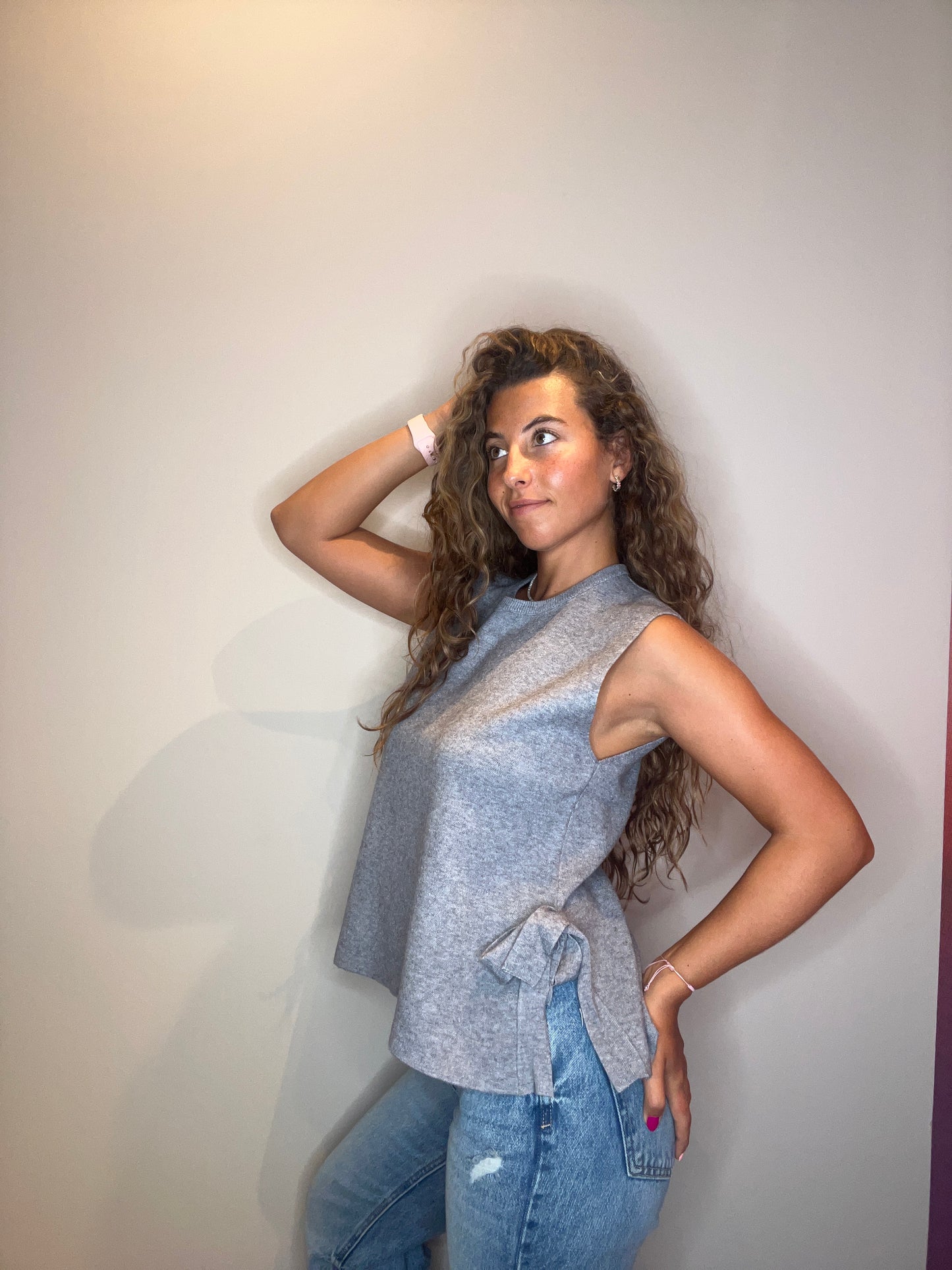 Basic Sleeveless Blouse (gris)
