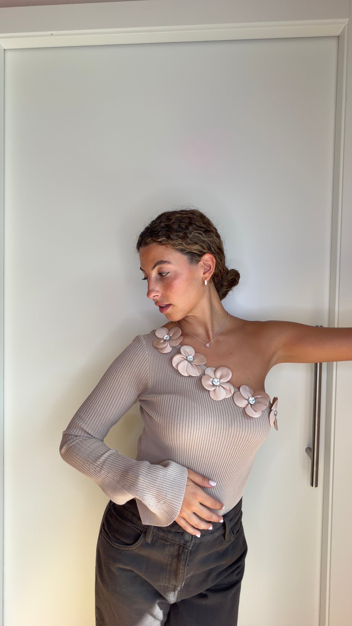 Flower body (beige)